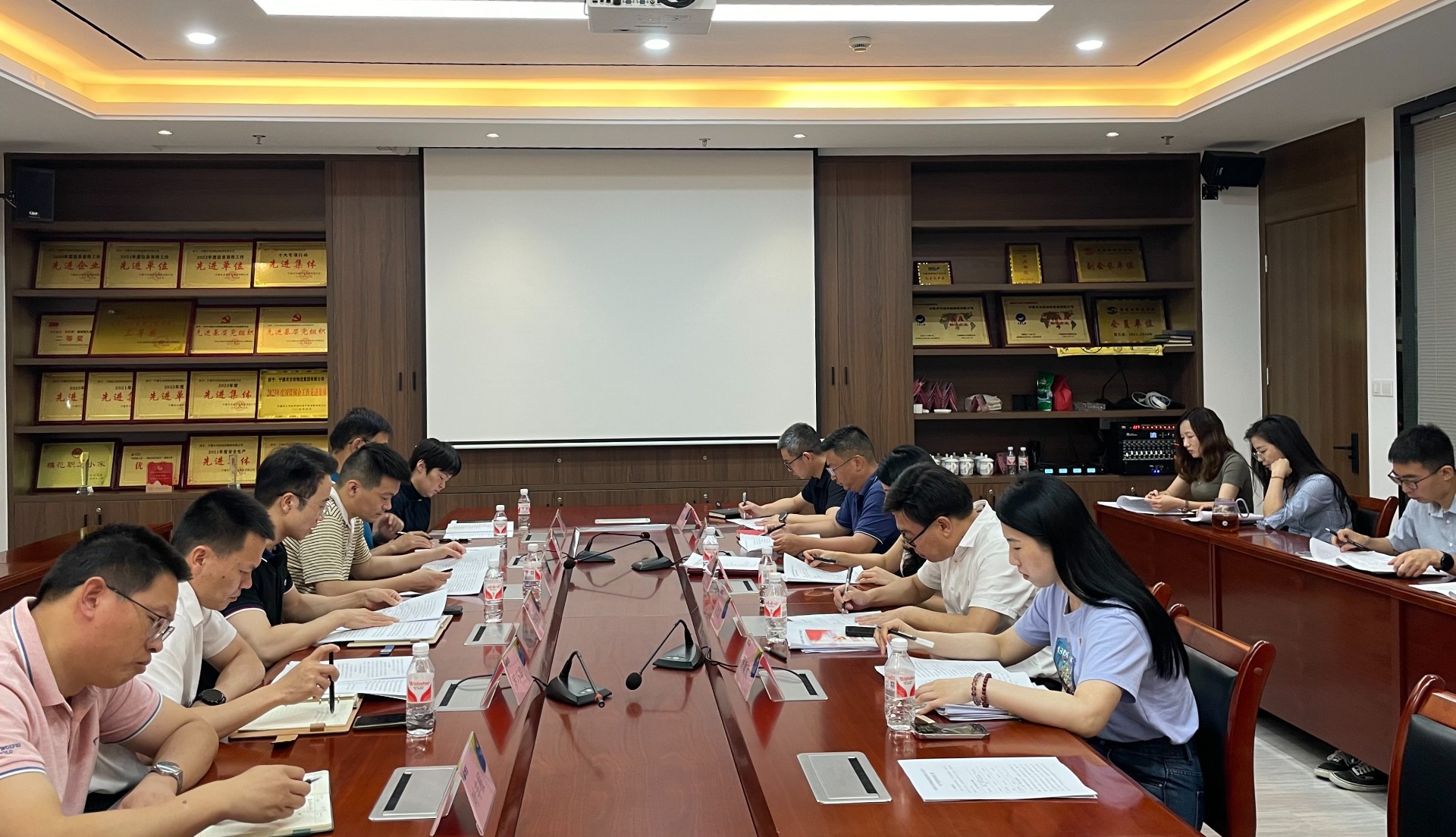 講黨性守黨規(guī)嚴黨紀——市交投集團領導赴市交投物流集團開展聯(lián)系點工作，葉嵐清拍攝2.jpg